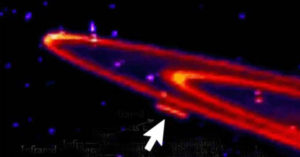 NASA: Encontramos una nave extraterrestre escondida en los anillos de Saturno